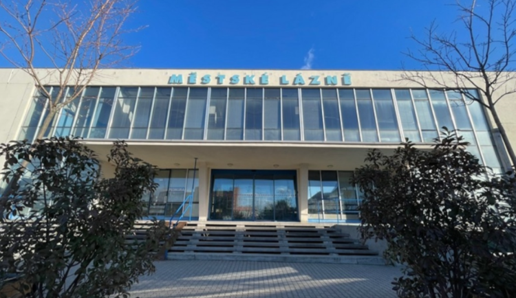 Ve Znojmě se hlasuje v referendu. Dopolední účast se pohybovala kolem pěti procent