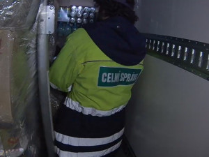 Celníci na jihu Moravy zadrželi kamion převážející 160 tisíc neznačených cigaret. O ničem nevím, hájil se řidič