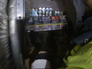 Celníci na jihu Moravy zadrželi kamion převážející 160 tisíc neznačených cigaret. O ničem nevím, hájil se řidič