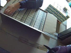 Celníci na jihu Moravy zadrželi kamion převážející 160 tisíc neznačených cigaret. O ničem nevím, hájil se řidič