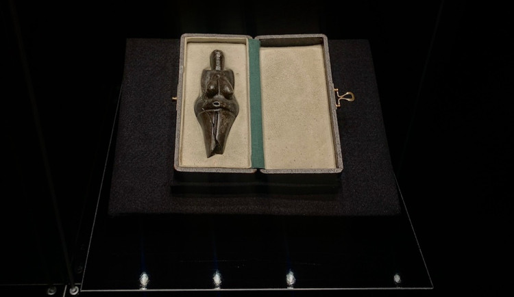 Před sto lety Karel Absolon objevil Věstonickou venuši. Lidé si sošku v Brně prohlédnou ze všech stran.