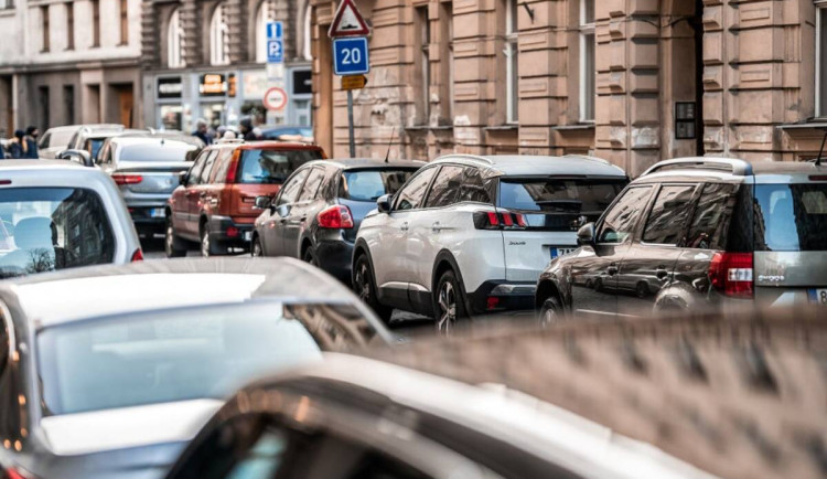 Praha 4 rozšiřuje zóny placeného stání i na noční hodiny