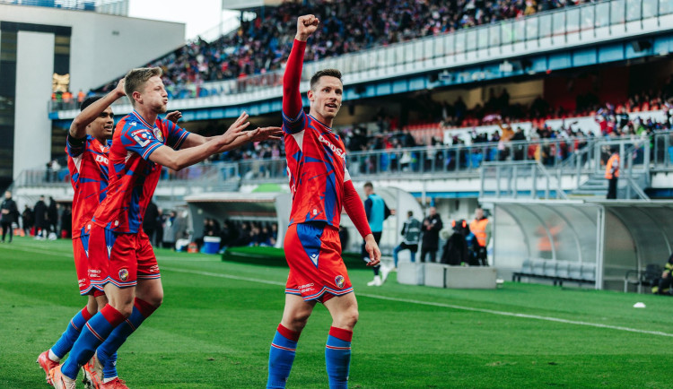 Fotbalisté Plzně si výhrou 4:2 nad Duklou pojistili druhé místo před nadstavbou