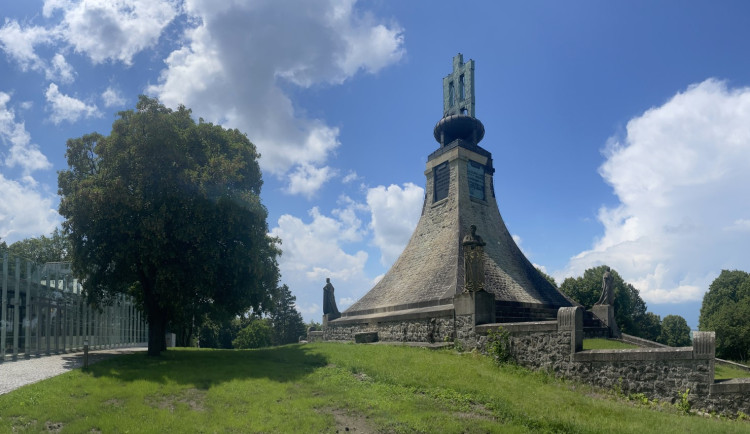 mohyla_po_rekonstrukci_-_slider