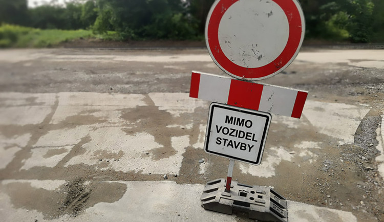 Nový povrch i parkovací stání. Po Velikonocích začínají další opravy silnic v Olomouci