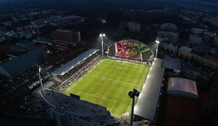 Do Olomouce míří tisíce fanoušků Slavie, lídr ligy si chce na Hané pojistit titul