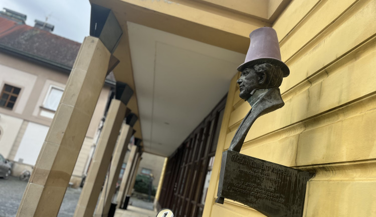 Klicperovo divadlo slibuje napětí i dobrodružství. Finále sezony patří Prašině