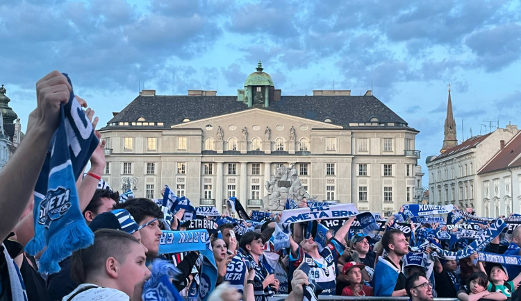 Kometa slaví mistrovský titul. Brněnští ve finále extraligy zdolali Pardubice