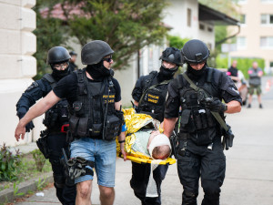 Na fakultu v Lednici vtrhl útočník. Záchranné složky tam trénovaly zásah