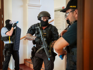 Na fakultu v Lednici vtrhl útočník. Záchranné složky tam trénovaly zásah