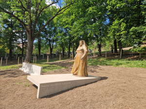 Park v brněnských Husovicích prošel obnovou. Má nové cesty i sochu své patronky