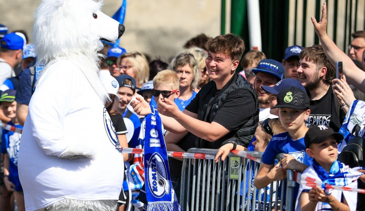 Na autogramiádu mistrovské Komety v Brně přišly stovky fanoušků