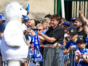 Na autogramiádu mistrovské Komety v Brně přišly stovky fanoušků