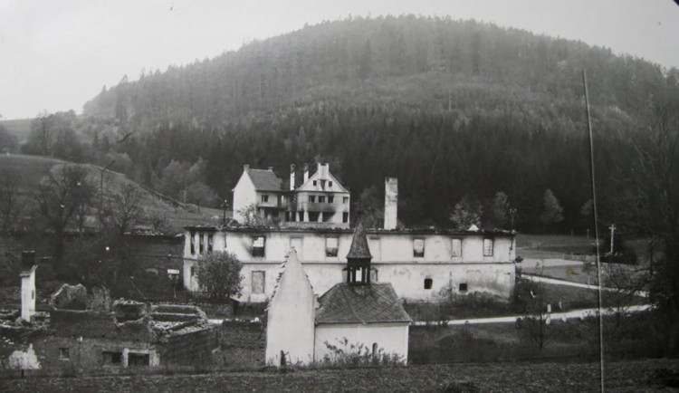 Uplynulo 80 let od masakru v Javoříčku. Nacisté v obci na Olomoucku zastřelili 38 mužů