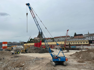 VIDEO: Dělníci odklidili sutiny ze zbouraného Prioru. Většina materiálu se zrecykluje