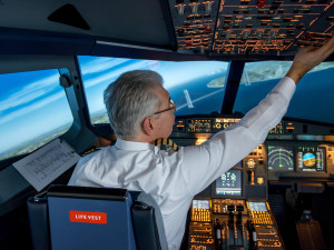 Piloti během letů spí. Vědci z Brna vymysleli systém, co ohlídá jejich pozornost
