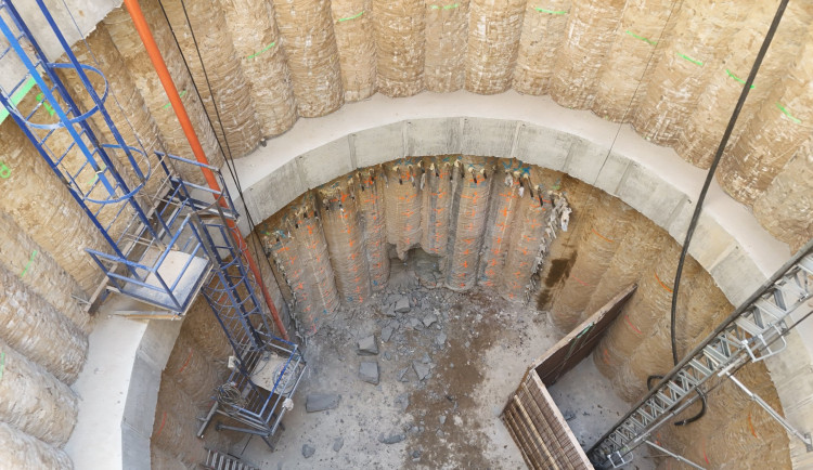 Vinohrady se otřásaly explozí. Silničáři začali v Brně s odstřely kvůli tunelu