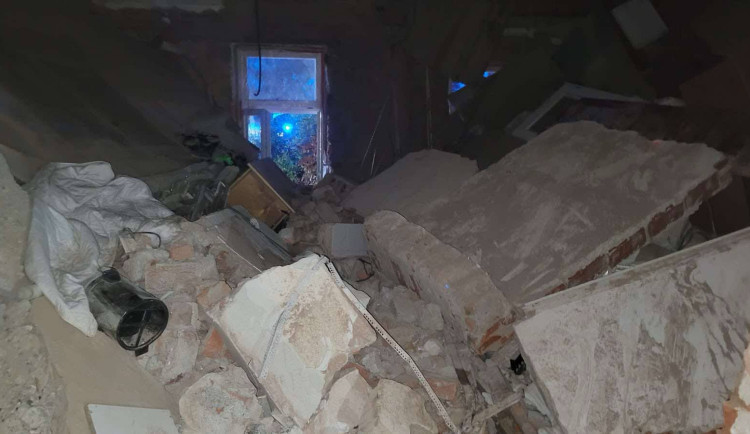 V hotelu v Čeladné se probořil strop, zranil tři hosty. Pod sutinami nikdo nezůstal