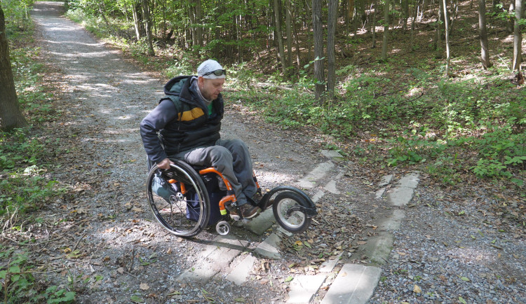 V brněnských lesích přibyly speciální trasy pro hendikepované