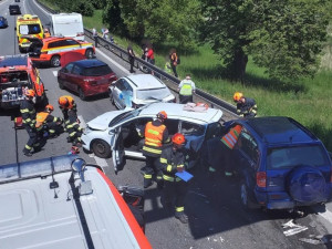 Kolize pěti aut na hodinu uzavřela dálnici D2 těsně před Brnem, vznikaly kolony
