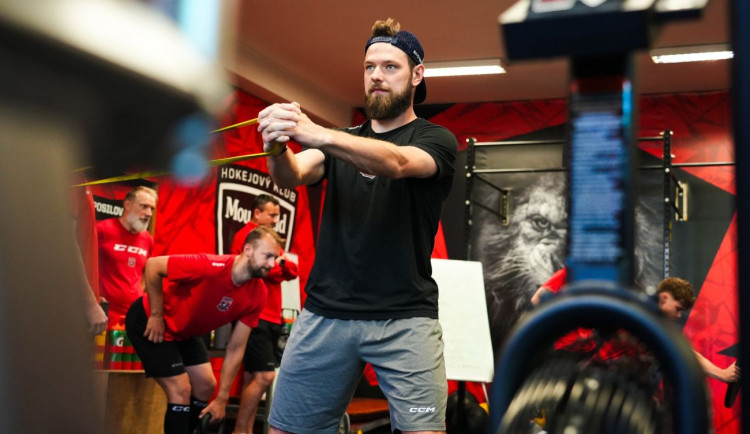 Hradečtí hokejisté si zase dávají do těla, ve fitku byly i nové tváře