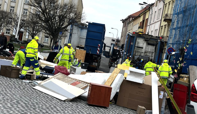 Ve Dvoře Králové se můžete jednoduše zbavit starého nábytku, elektra a dalšího odpadu