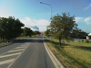 Hustopeče pohltil černý dým. Hoří průmyslový areál, hasiči mají požár pod kontrolou