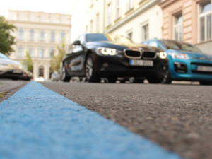 Další modré zóny v Brně. Parkování zpoplatní v Černovicích, Slatině a Řečkovicích