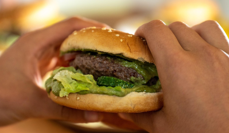 Děti s obezitou se vyhýbají pohledu na nezdravé, zjistili brněnští výzkumníci