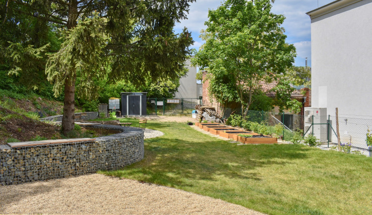 Dobrovolníci na Kamence zpřístupnili veřejnou zahradu. Otevřená bude každý den