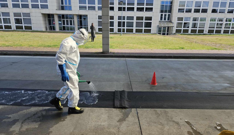 Hasiči ukončují dezinfekce vozidel na hraničních přechodech. Ty byly prováděny kvůli šíření slintavky a kulhavky