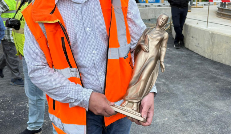 Budoucí tunel na Vinohradech má patronku. Svatá Barbora ochrání dělníky na stavbě