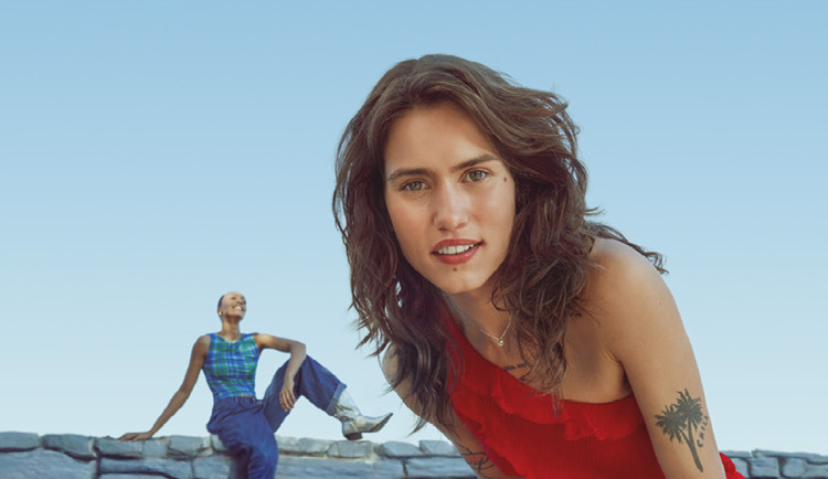 Společnost dm se i v letošní kampani zaměřuje na menstruační chudobu. Menstruačními potřebami vybaví základní školy po celém Česku