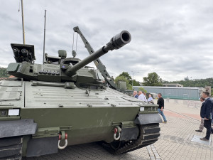 FOTO: Na bezpečnostní veletrhy se do Brna sjela vojenská technika z celého světa