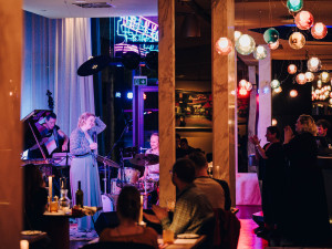 Jazzmin Bar & Dining spojuje špičkovou kuchyni, živý jazz i koktejly s charakterem