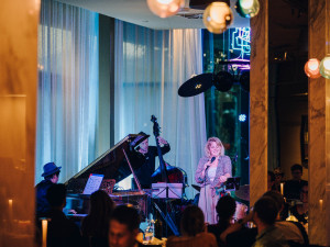 Jazzmin Bar & Dining spojuje špičkovou kuchyni, živý jazz i koktejly s charakterem