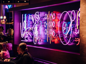 Jazzmin Bar & Dining spojuje špičkovou kuchyni, živý jazz i koktejly s charakterem