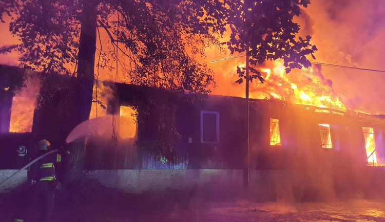 Policie má podezření, že páteční požár v Brně-Pisárkách někdo založil