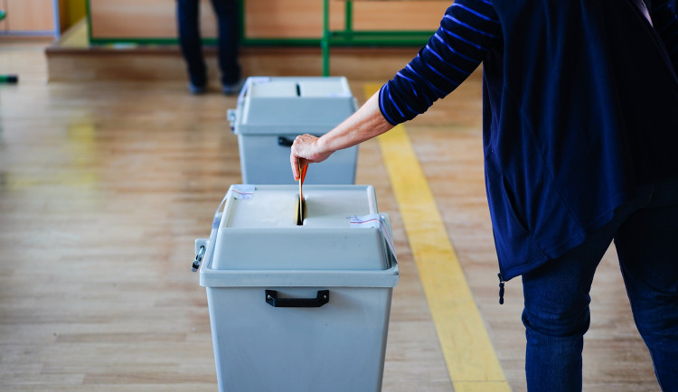 Na jižní Moravu vyráží politici letos už v červnu. Chtějí se setkávat s voliči