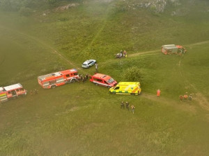 Školák se na Blanensku zřítil ze skály, letěl pro něj vrtulník