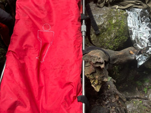 Školák se na Blanensku zřítil ze skály, letěl pro něj vrtulník