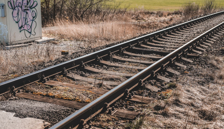 Vlak v Táboře srazil dvaatřicetiletého muže. Na místě zemřel