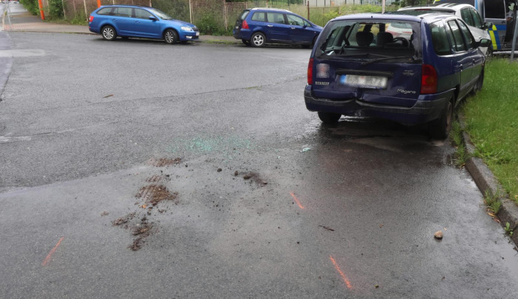 Boural a auto nahlásil jako kradené. Policisty nepřevezl