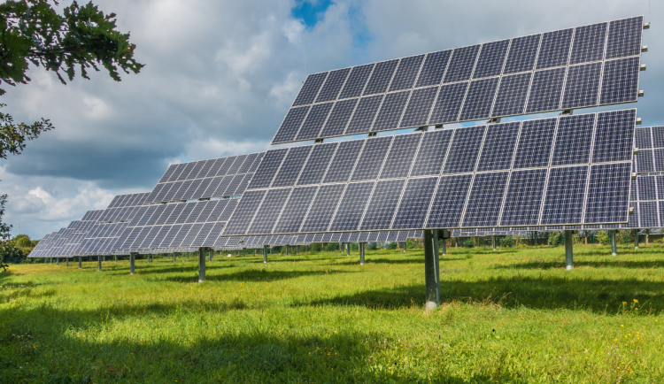 V Hlušicích lidé podpořili sluneční elektrárnu, obec bude s investorem jednat