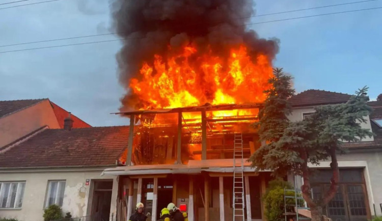 V Černé Hoře na Blanensku shořel rodinný dům, nikdo nepřišel k úhoně