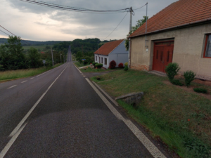 U Slavkova přibyl další radar. Úsekové měření nově hlídá řidiče v Nížkovicích