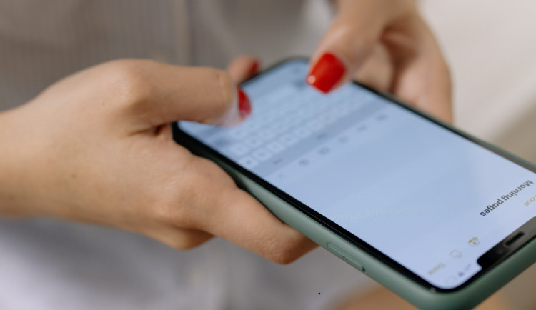 On-line podvodníci úřadovali: dvě důvěřivé ženy obrali o pět milionů