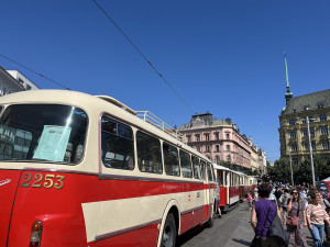 Dopravní nostalgie začíná. Brňané se mohou projet historickým autobusem i šalinou