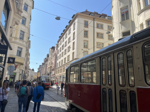 Dopravní nostalgie začíná. Brňané se mohou projet historickým autobusem i šalinou