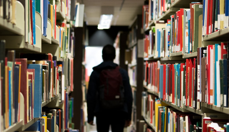 Brněnské Centrum společného zájmu podporuje romské děti. Motivuje je k pokračování ve studiu